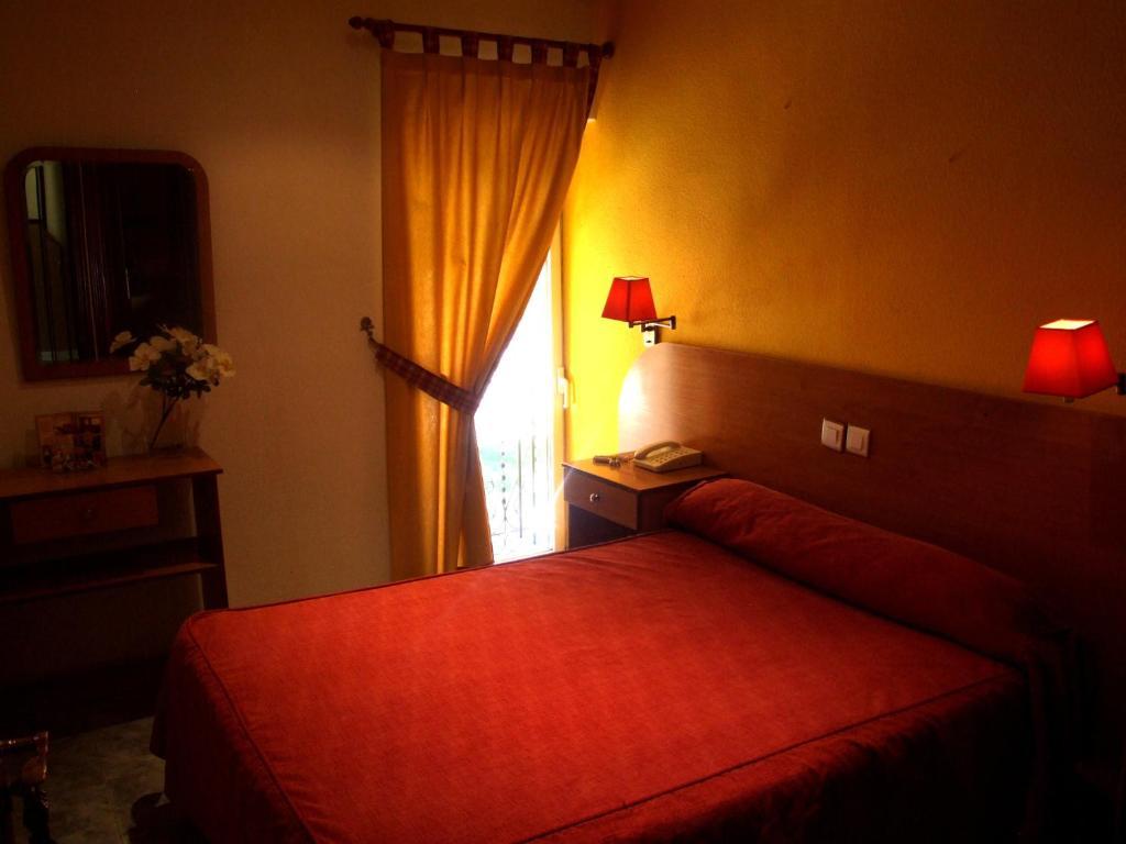 Hostal Santa Marta Aranjuez Exteriör bild